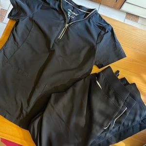 Scrub set - bottom/top - small